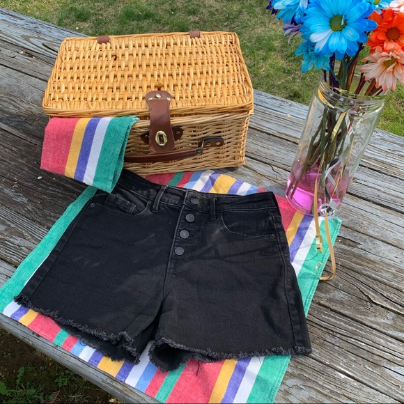 SALE 🍾🎖🥰HOST PICK Old Navy shorts🎉👖🥂 - Picture 3 of 6